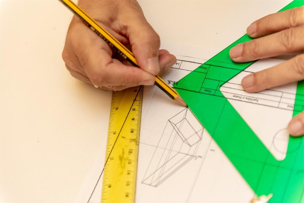 ¿La Expresión Gráfica te trae de cabeza? Supera la asignatura clave de tu ingeniería en UVigo